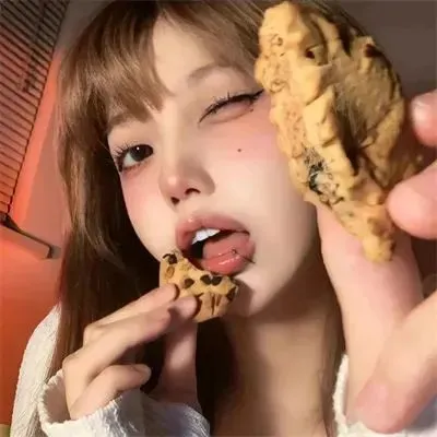 奇幻神剧《德鲁纳酒店》IU百变造型：为亡魂引路的神秘客栈，跨越千年的虐恋